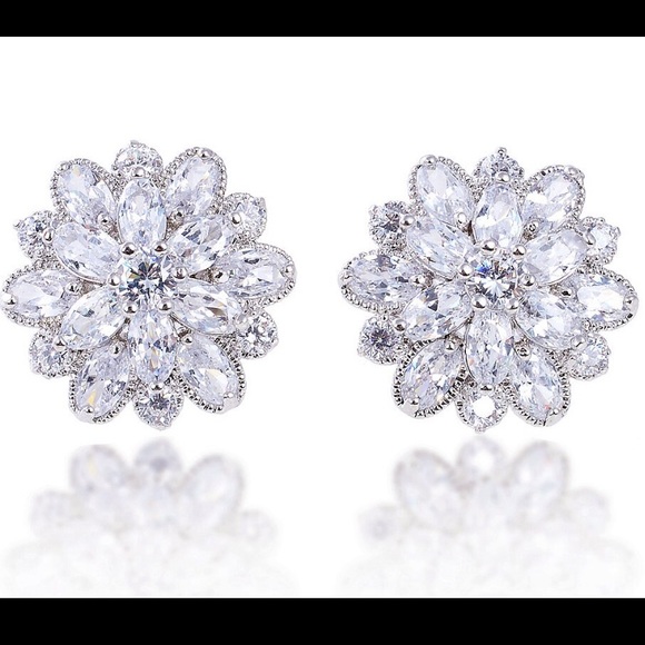 Sterling Silver 5CT Cubic Zircon Flower Snow Crystal Diamond Stud Earrings - Picture 8 of 13